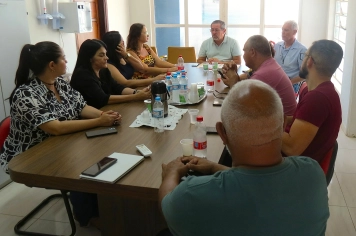 PL DO CADASTRO ÚNICO AVANÇA: DEBATES DESTACAM BENEFÍCIOS À SAÚDE E PEDIDO DE VISTA ADIA VOTAÇÃO